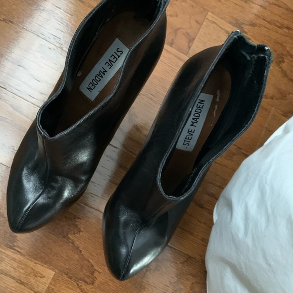 Steve Madden Black Hugh Pump Heels - Picture 2 of 6